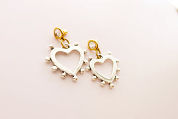 She’s So Statement Earring Dotted Open Heart Silver